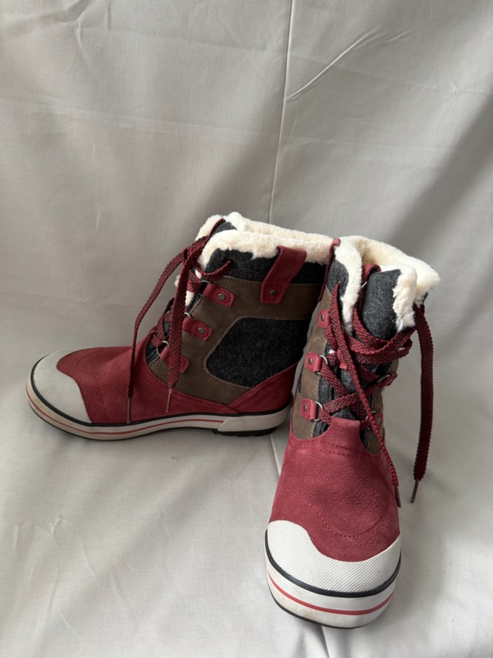 Keen Women's Burgundy and Brown Faux-Fur Lined Winter Lace-Up Boots (shoe B 0202
